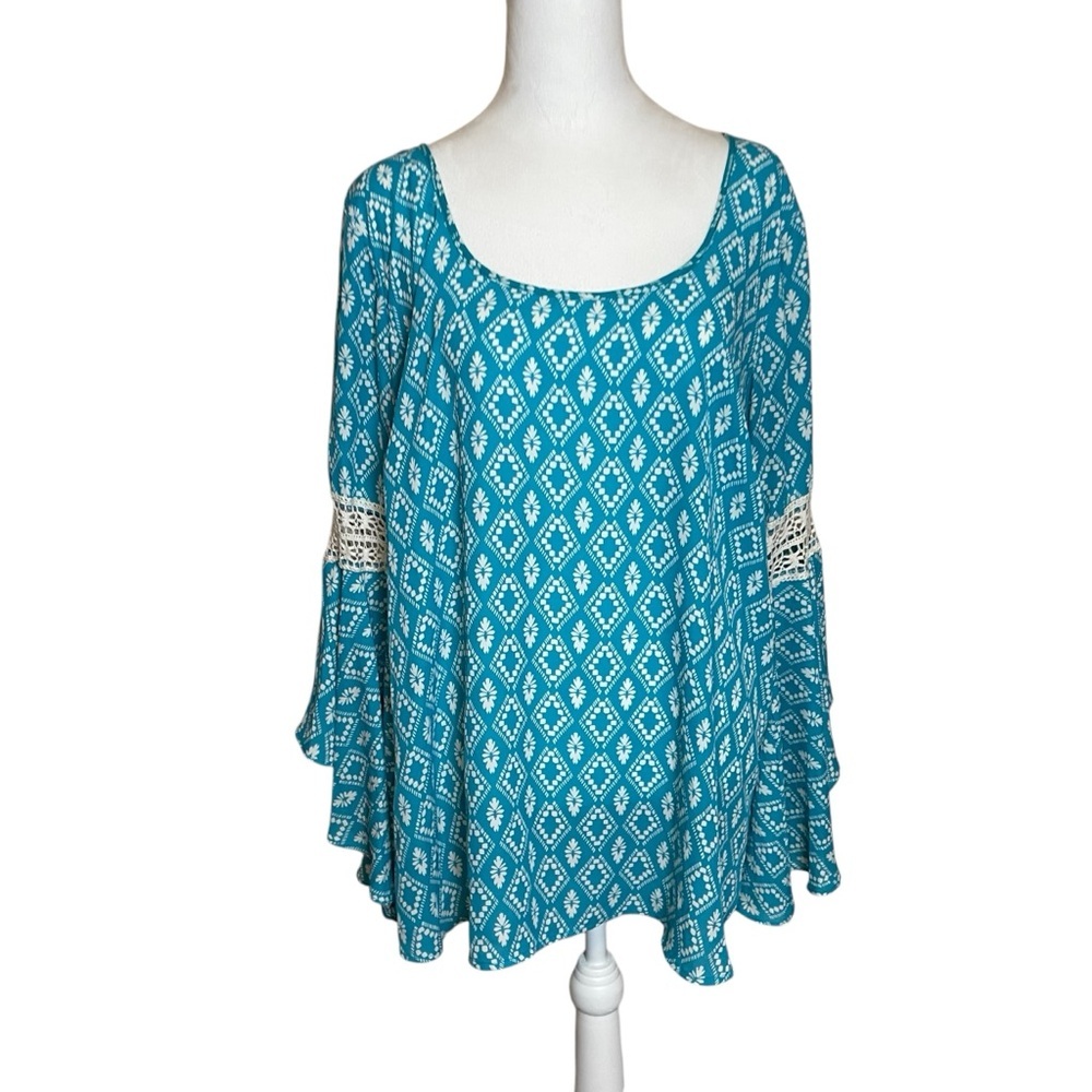 Free 2 Luv Womens Plus Turquoise Boho Blouse 2X Bell Sleeves Crochet Accents EUC